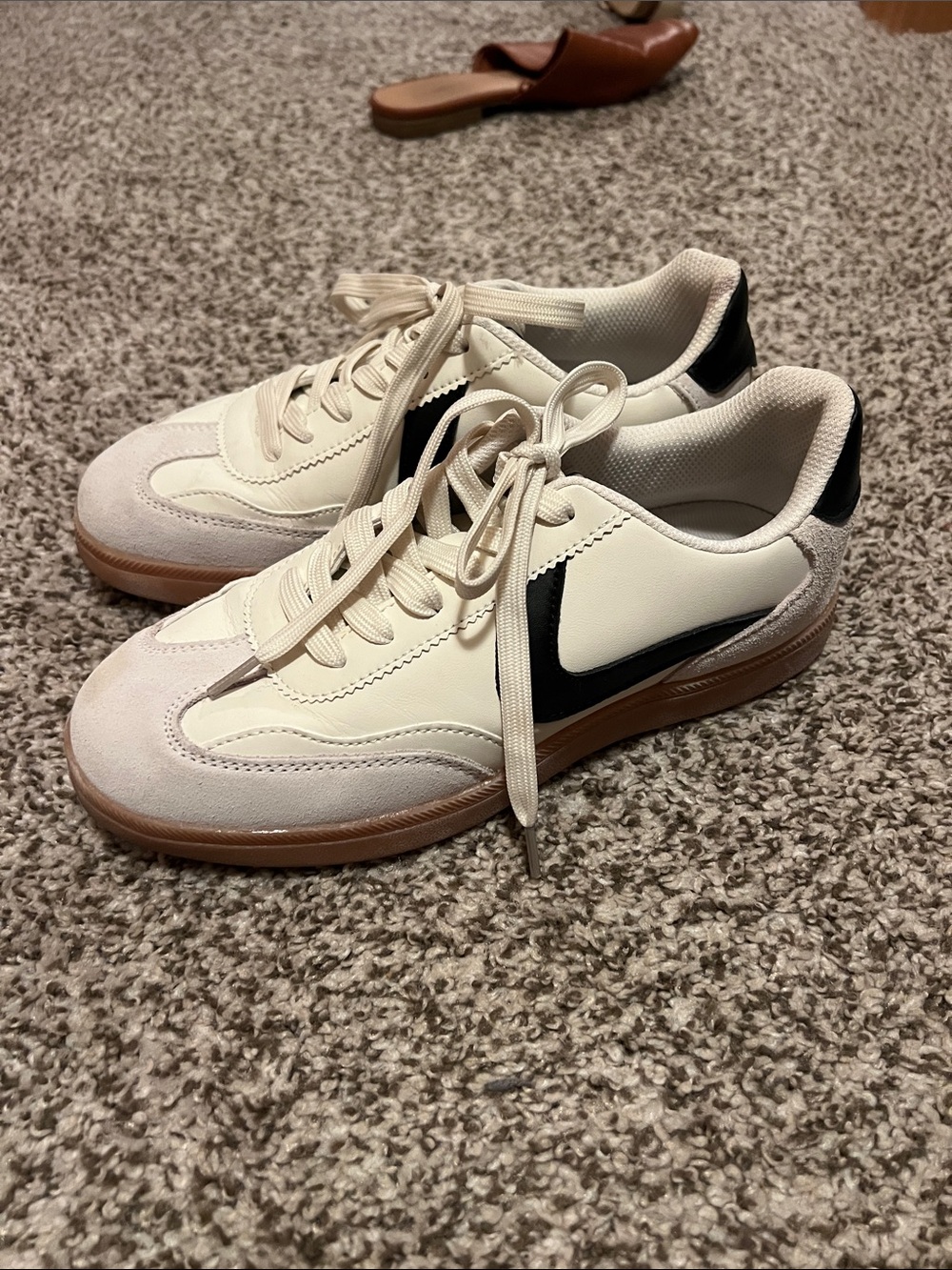 Casual Women’s Sneakers